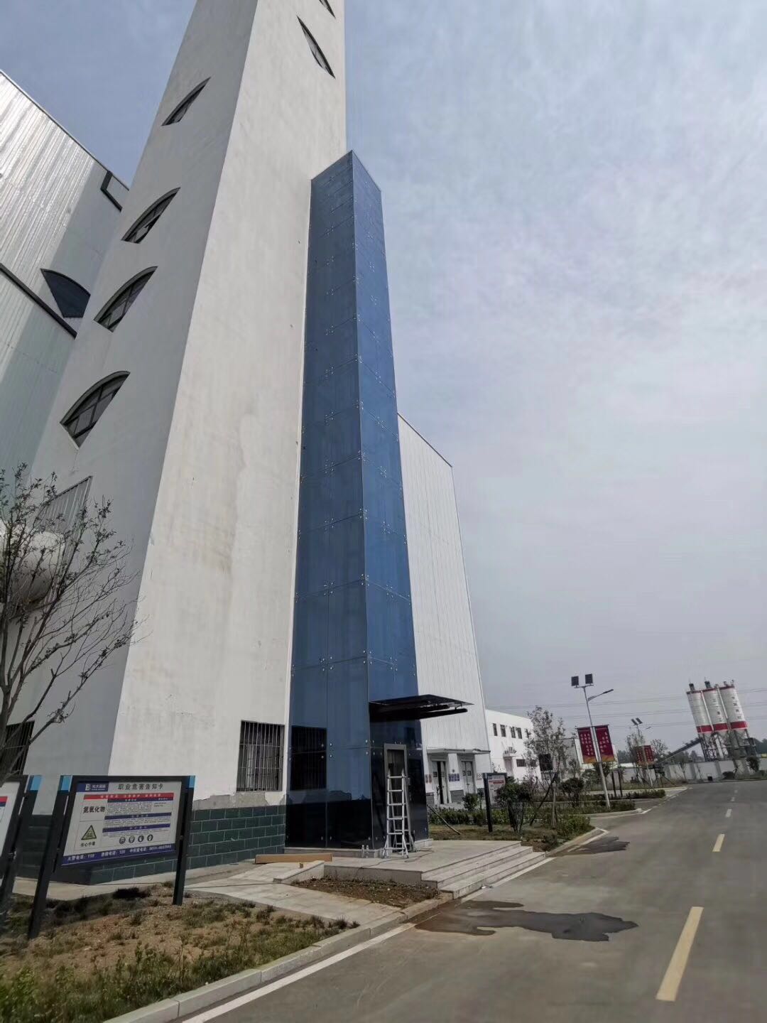 建筑玻璃貼膜與普通玻璃有何不同？有何優(yōu)勢(shì)？